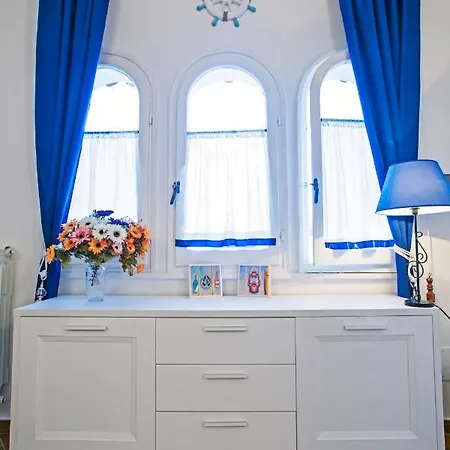 Al Blu Bed & Breakfast *